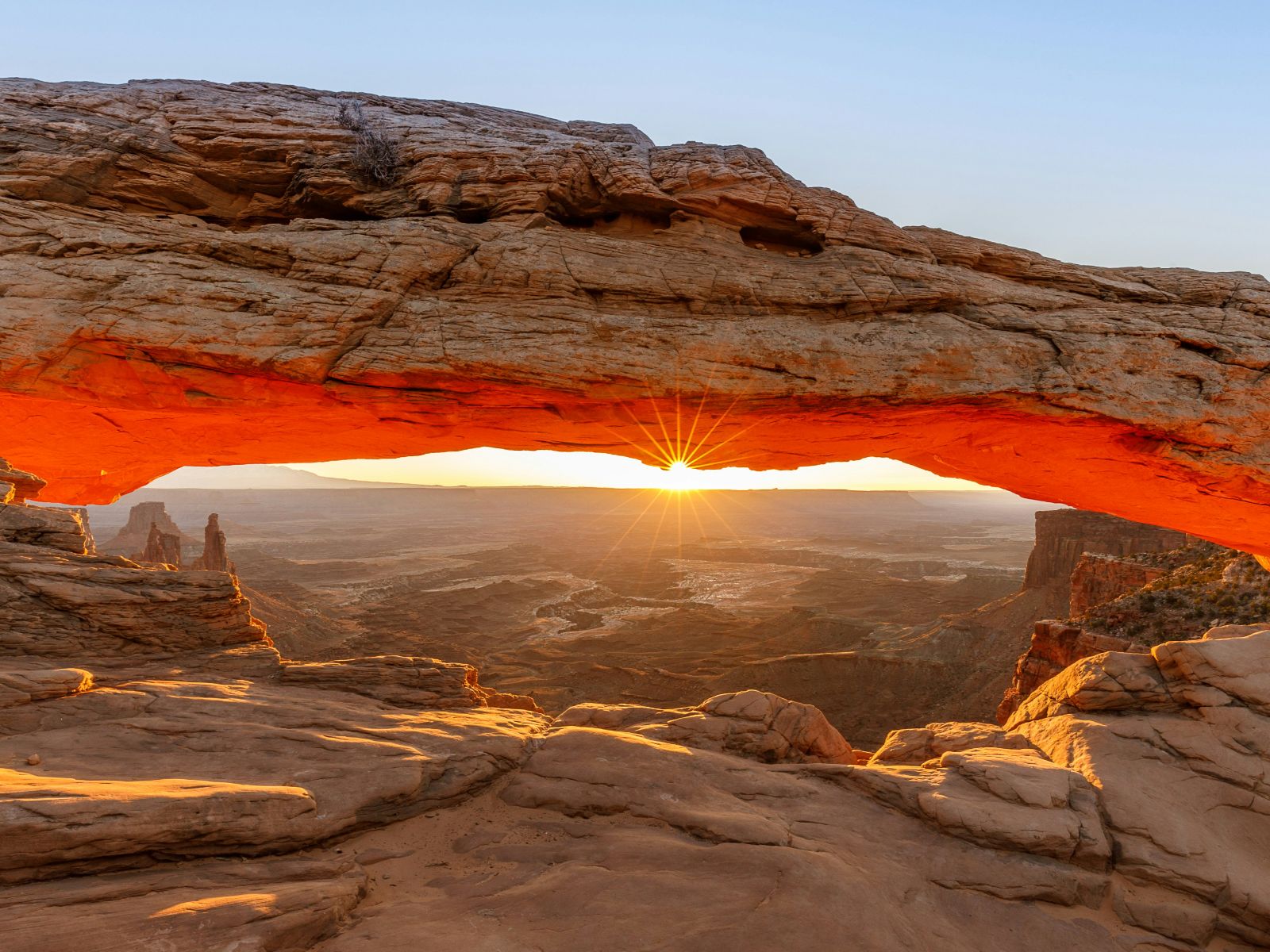 rondreis amerika, utah, moab, zonsopkomst door Arch