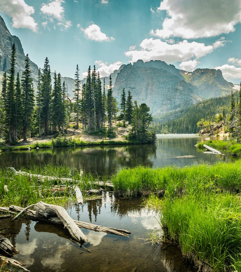 Rondreis Amerika, Rocky Mountains national park, meer met uitzicht over bergen