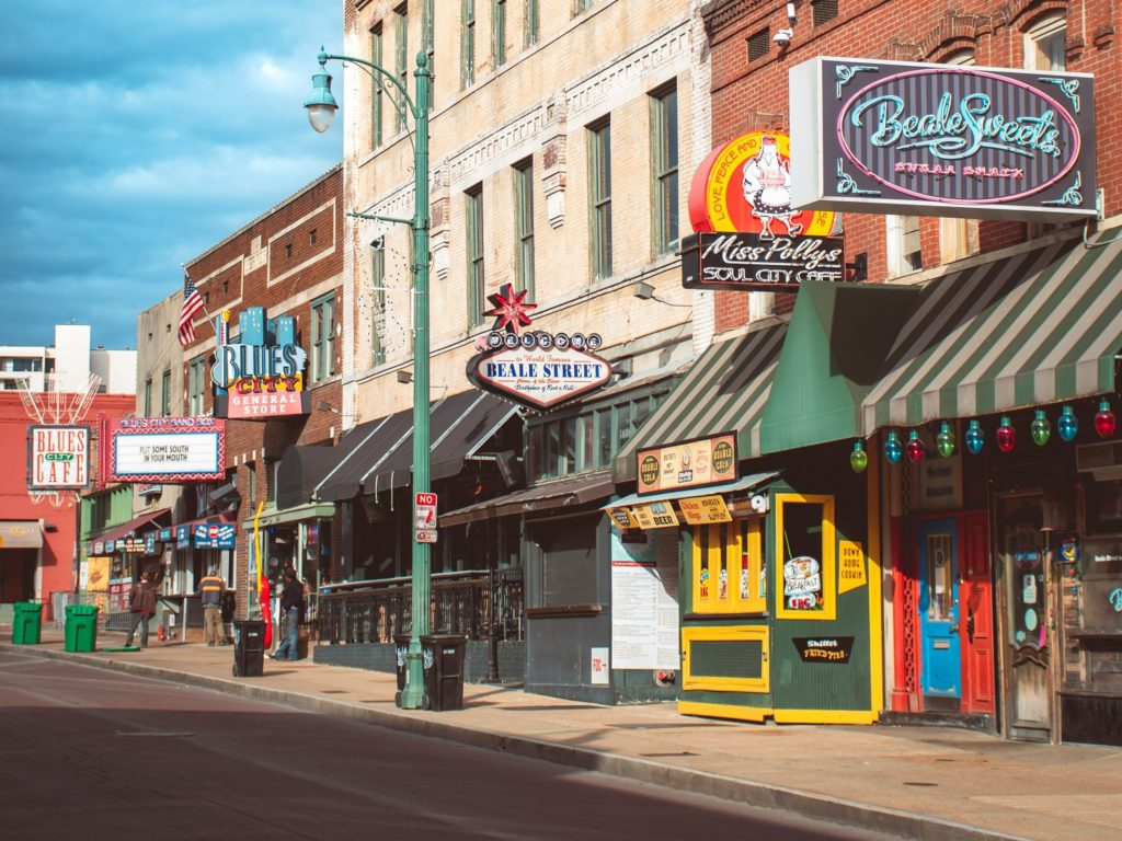 Rondreis Amerika, Deep South, Memphis, straat met muziek