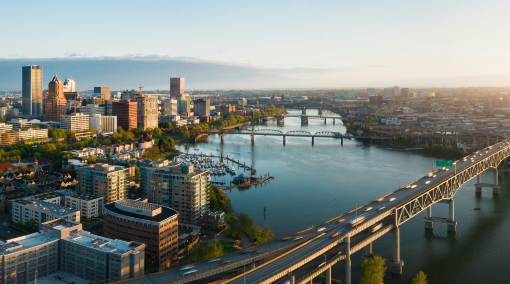 Rondreis Amerika, Portland, skyline met brug en stad
