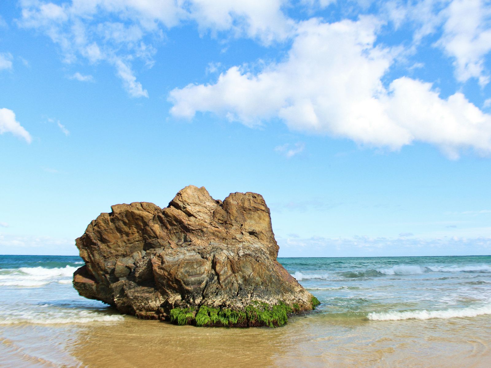 Rondreis Australië, Mallacoota, NSW, Rots Op Strand
