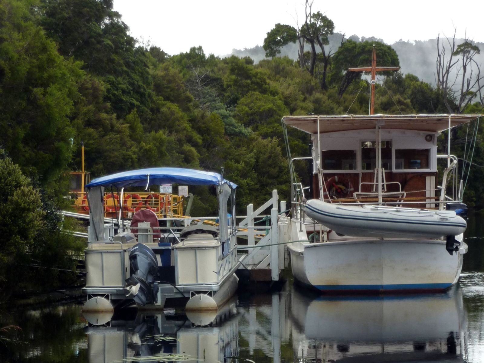 Rondreis Australië, Tasmanië, Corinna, Cruise Boten Op De Pieman River